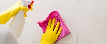 Quita el sarro de los azulejos de tu casa