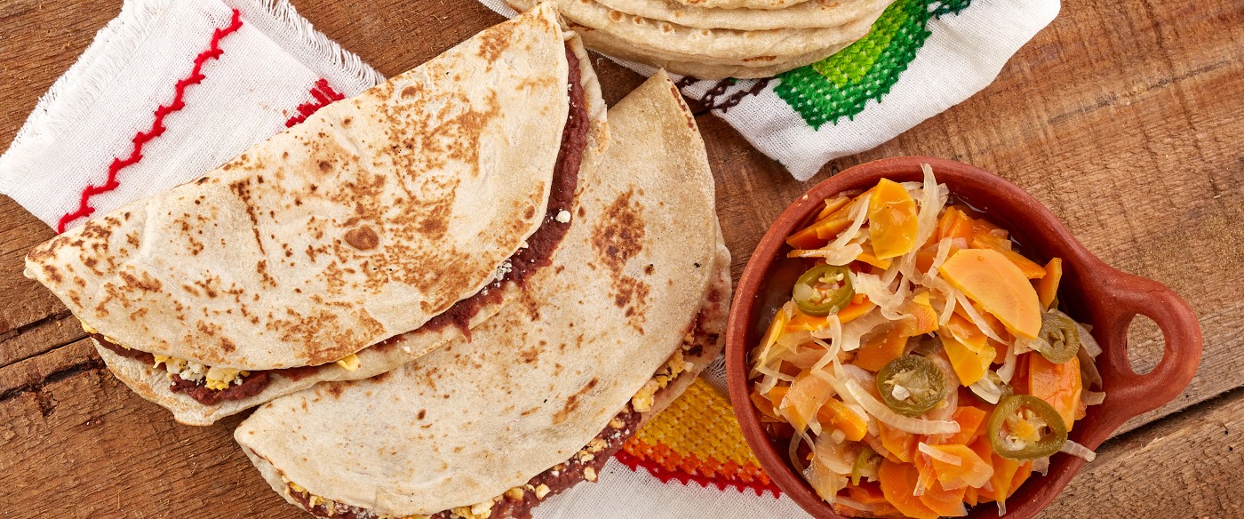 Baleadas de Honduras con chorizo Chimex