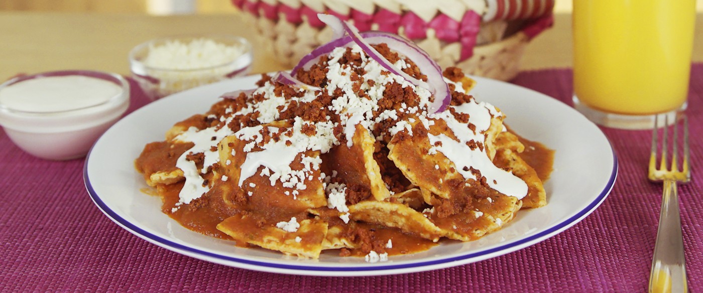 Chilaquiles Rojos con Chorizo