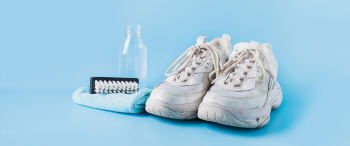 Truco para limpiar tus tenis blancos con cloro y vinagre.