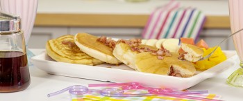 Hot cakes rellenos de Tocino Chimex
