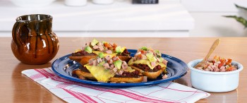 Molletes con Chorizo Casero Chimex y Salchicha Jochera Chimex