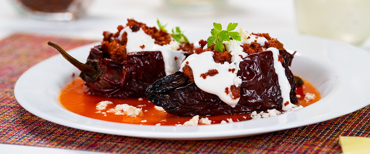 Chile Ancho Relleno de Frijol con Chorizo
