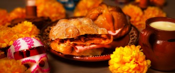 Sándwich de Pan de Muerto Chimex